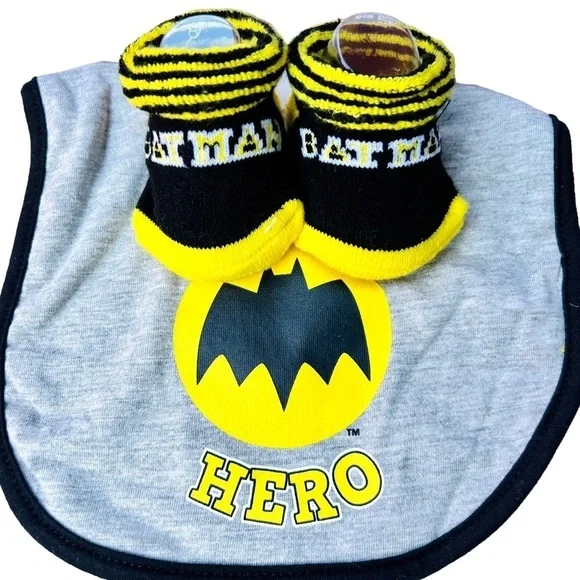 DC Comics Batman Baby Bootie + Hat Set - Picture 1 of 6